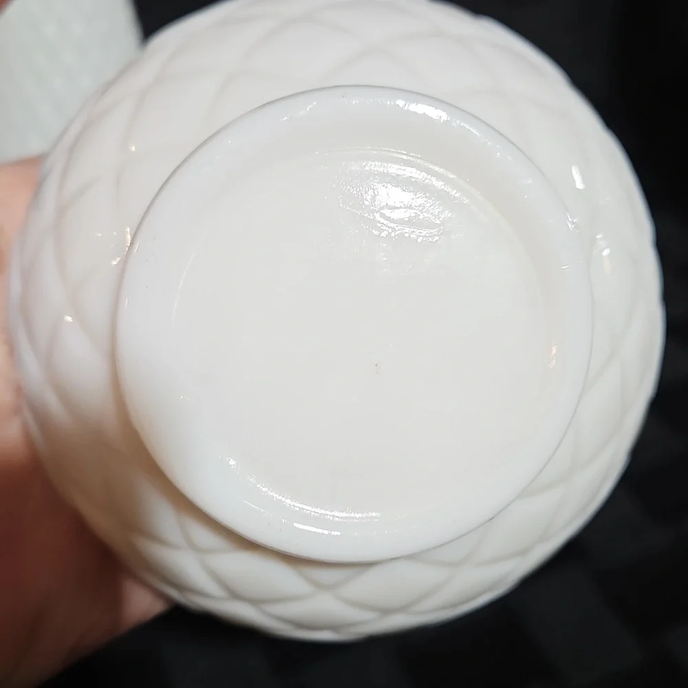 Vintage White Milk Glass Diamond Quilted Bud Vases – 